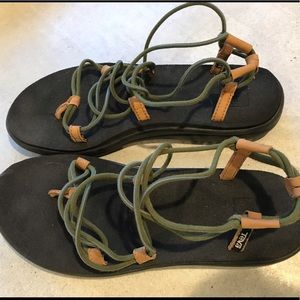 Teva Voya Infinity Sandal size 9